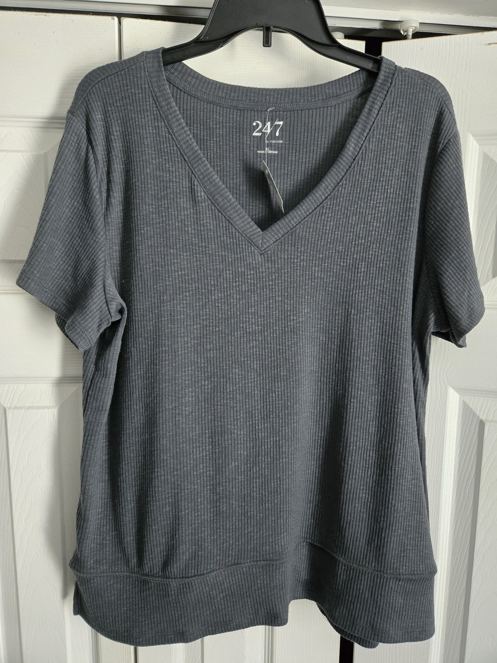 NWT Maurices Ribbed V-Neck Short Sleeve Tee in Charcoal Gray